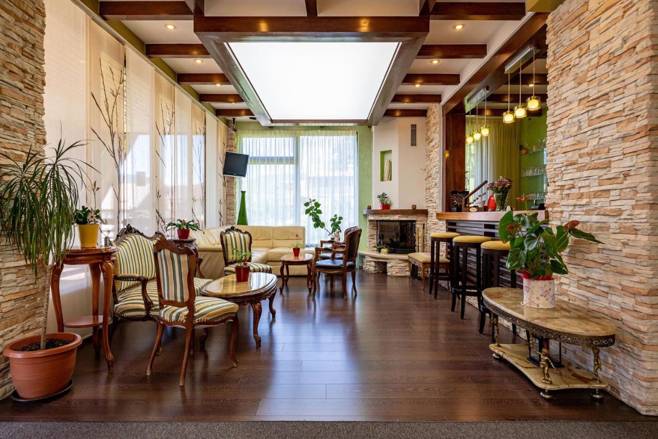 Casa Freya Hotel บุชเตนี ภายนอก รูปภาพ